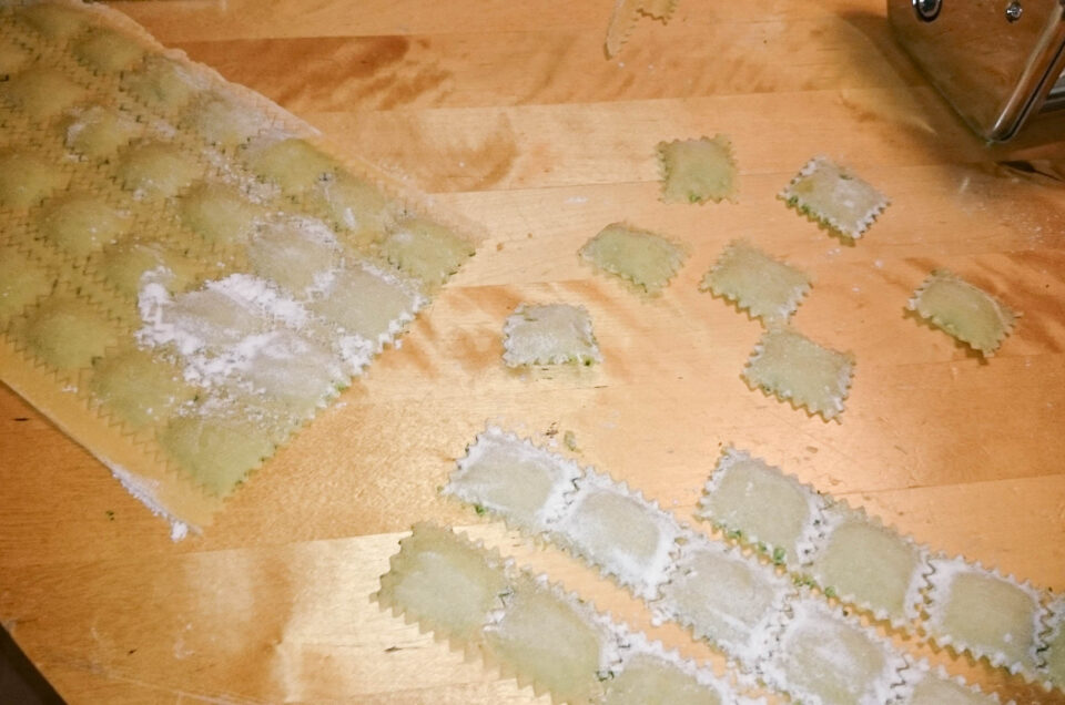 We went to pickup (ramson) wild garlic in the forest and prepared homemade ravioli with ricotta.